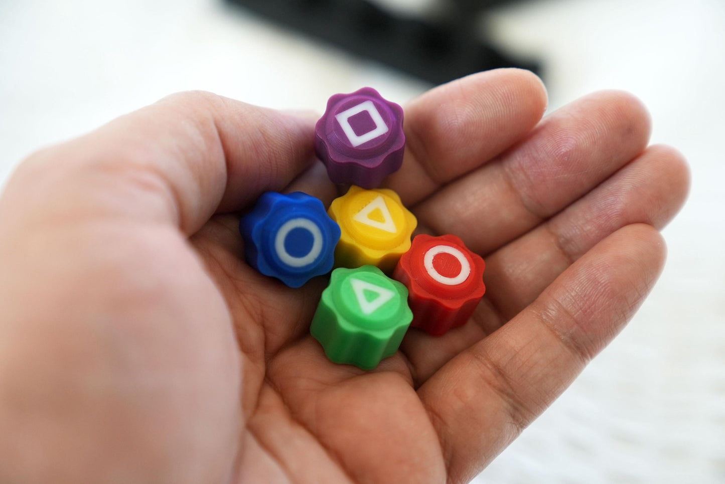 Premium Korean Gonggi Jacks Game Set - 5 Traditional Korean Gonggi Stones with Carrying Case | Bundle | Dice | 공기 | Weighted Bearings